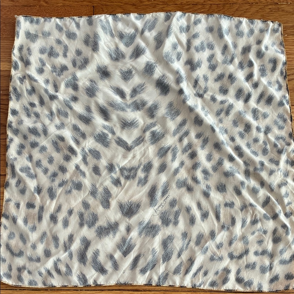 Authentic Roberto Cavalli Silk Leopard Print Square Scarf Signature - Picture 6 of 7